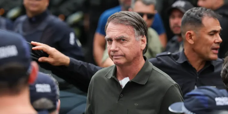 Bolsonaro tenta reduzir pena ao dizer que “desistiu” do golpe após eleições - Imagem: Fabio Rodrigues-Pozzebom/ Agência Brasil