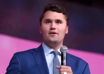 Trump recolhe visto de quem comemorou morte de Charlie Kirk - Imagem: Divulgação/Redes Sociais