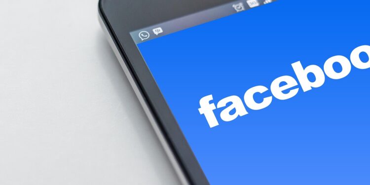 Garrafas usadas de bebidas são vendidas no Facebook para vários usuários - Imagem: Pixabay