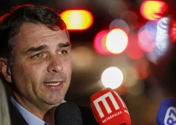 Ataque a navios do Rio de Janeiro é sugerido por Flávio Bolsonaro para Trump - Imagem: Bruno Peres/Agência Brasil