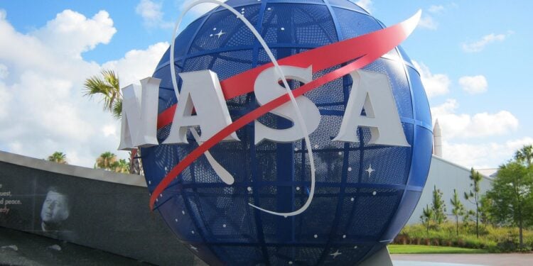 NASA mostra inusitado visitante interstelar sobrevoando planeta - Imagem: Pixabay