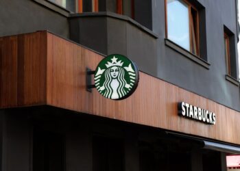 Starbucks confirma fechamento de 400 lojas e despesa de R$ 5 bilhões - Imagem: Pixabay