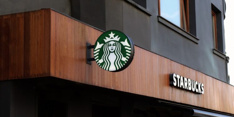 Starbucks confirma fechamento de 400 lojas e despesa de R$ 5 bilhões - Imagem: Pixabay