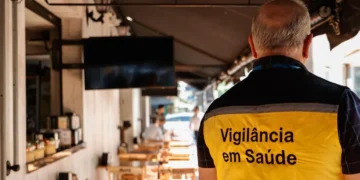 Bar chamado pela Vigilância Sanitária comprou vodka de vendedor de rua - Imagem: Divulgação/Governo de SP