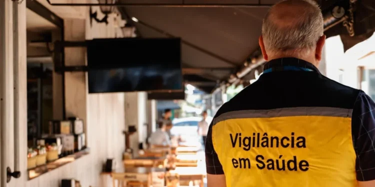 Bar chamado pela Vigilância Sanitária comprou vodka de vendedor de rua - Imagem: Divulgação/Governo de SP