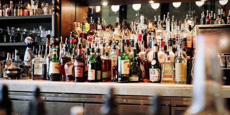 Bebidas adulteradas já vinham sendo alertadas por bares desde março - Imagem: Pixabay
