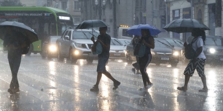 15 estados entram em alerta de tempestades de chuvas - Imagem: Paulo Pinto/Agência Brasil
