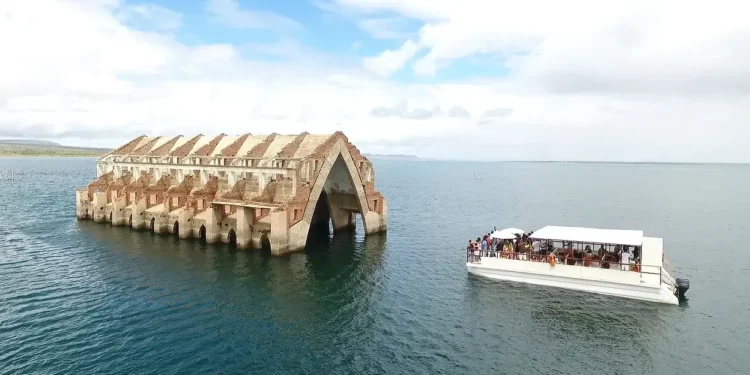 Essa cidade é submersa pela água e fica no Sertão Pernambucano - Imagem: prefeitura de Petrolândia