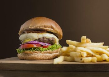Youtuber com 443 milhões de inscritos ganha fortuna grande com rede de fast food - Imagem: Pixabay