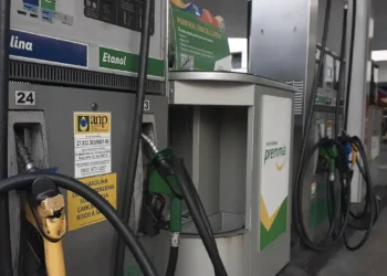 Atualização no preço da gasolina da Petrobras deixa muitos sem reação - Imagem: Fernando Frazão/Agência Brasil