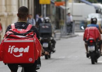 proibição para entregadores do iFood e Uber Eats - Imagem: Fernando Frazão/Agência Brasil