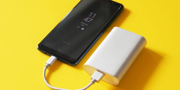 Por que power bank pode pegar fogo em avião? - Imagem: Pixabay
