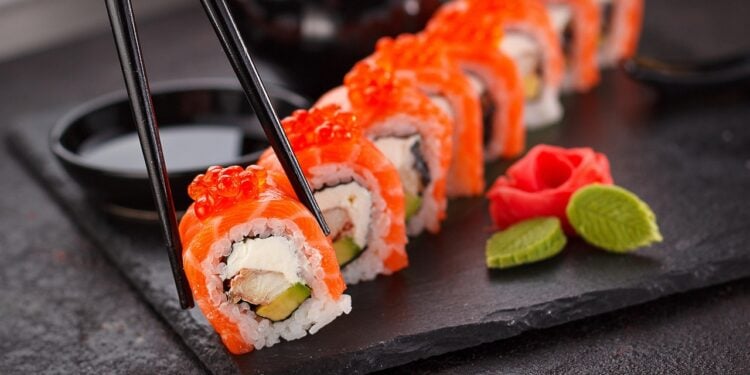 País entra em alerta após descobrir sushi que brilha no escuro - Imagem: Pixabay