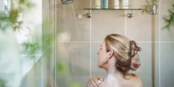 Tomando banho - Reprodução/iStock