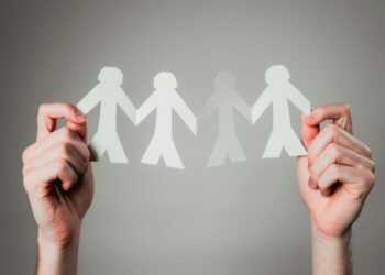 Amigos à venda? Nova tendência de companhia por assinatura cresce