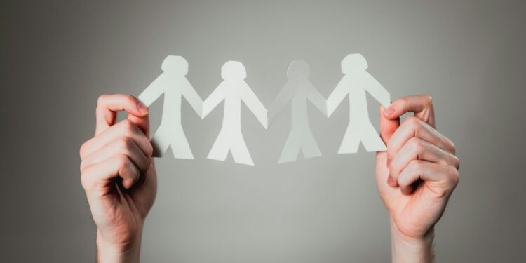 Amigos à venda? Nova tendência de companhia por assinatura cresce