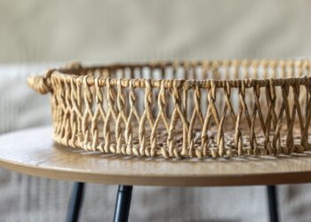 Palha invade decoração e transforma casas com estilo natural e sustentável