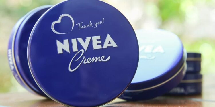 Novas pesquisas revelam desempenho real do Nivea lata azul na hidratação da pele