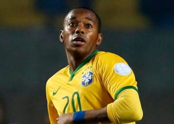 Robinho se beneficia de lei que troca o tempo da pena por leitura