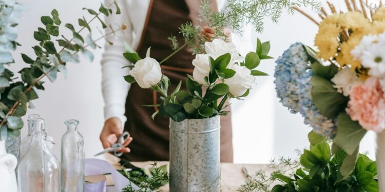 Estudos mostram que cultivar flores ajuda a saúde mental e foco