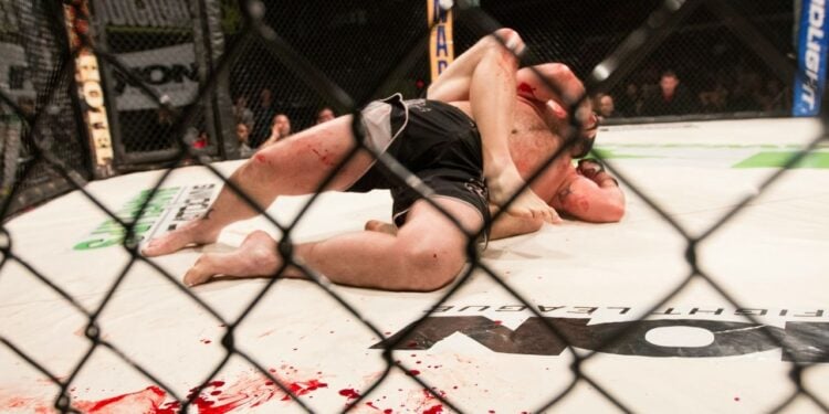 Atleta brasileiro de MMA morre na prisão americana sem explicação