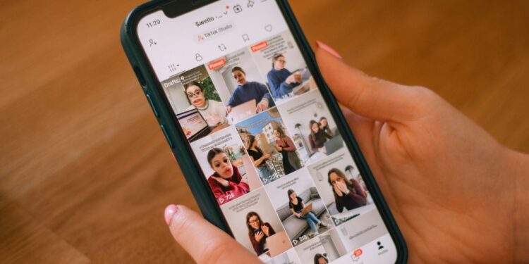 Comunicado urgente para quem assiste vídeos no 1.5x ou 2x no TikTok ou YouTube