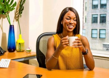 Mulheres fazem menos dívidas do que homens quando estão empreendendo