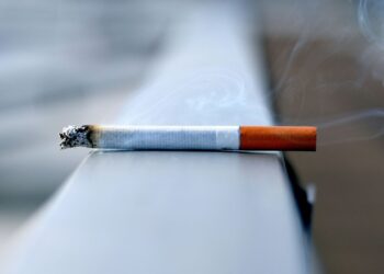 Atitudes comuns podem causar danos parecidos com cigarro