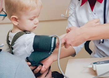 Hipertensão em crianças dobrou nas últimas duas décadas, revela estudo