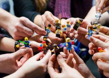 Empresa lança benefício de R$ 5,2 mil em Lego para funcionários