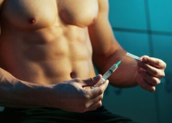 Uso desnecessário de testosterona cresce entre homens por influência de vídeos