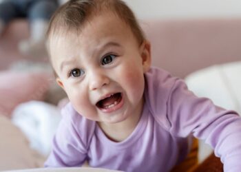 Pesquisa aponta que estresse materno está ligado ao surgimento precoce dos dentes