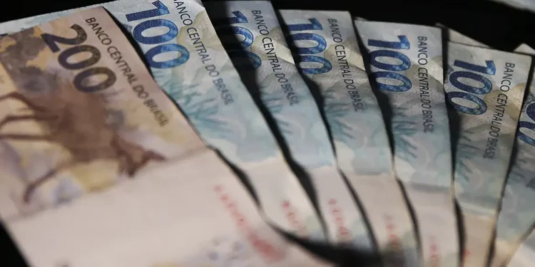 Todo trabalhador precisa saber do cálculo do 13º salário - Imagem: José Cruz/Agência Brasil