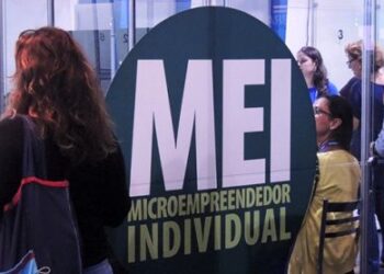 MEI pode ser desenquadrado se receber tanto por conta física quanto por CNPJ - Imagem: Agência Brasil