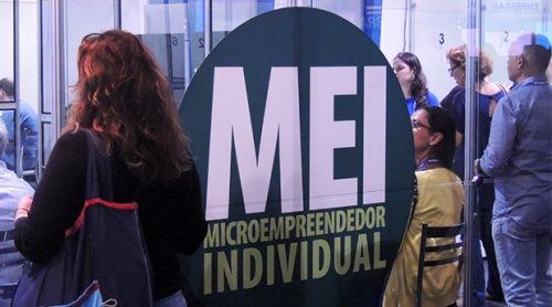 MEI pode ser desenquadrado se receber tanto por conta física quanto por CNPJ - Imagem: Agência Brasil