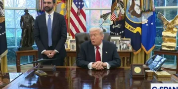 Mamdani chama Trump de fascista durante evento ao vivo com presidente ao lado - Imagem: Reprodução/C-SPAN