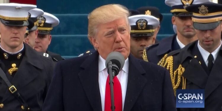 19 países podem perder o green card após decisão de Trump? - Imagem: Reprodução/C-SPAN