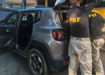 Carro roubado - Reprodução/PRF