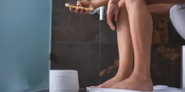 celular no banheiro