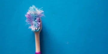 Escova de Dente Velha - Reprodução/iStock