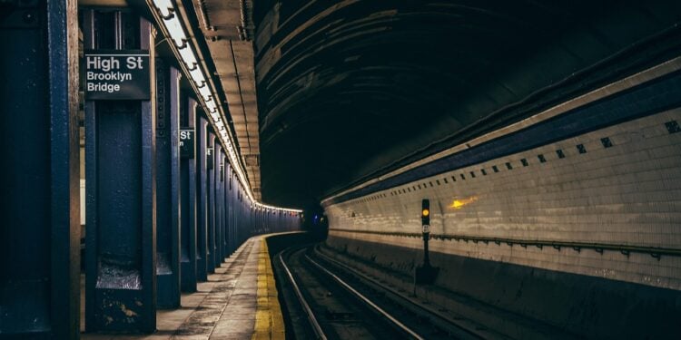 Jovem que perdeu braço e perna no metrô de Nova York tem decisão chocante da Justiça dos EUA - Imagem: Pixabay