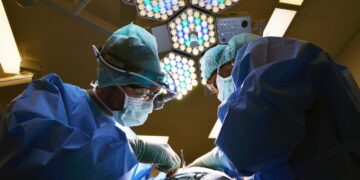 Robô microscópico guiado por ímãs promete levar remédios direto ao alvo no corpo humano - Imagem: Pixabay
