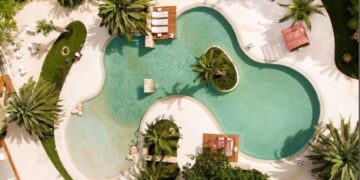 Piscina parecida com praia transforma as casas brasileiras
