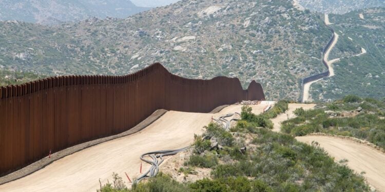 Políticas de imigração mais rígidas tornam-se tendência global