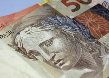 2ª parcela do 13º salário tem data limite para ser pago pela empresa que você trabalha - Imagem: Marcello Casal Jr/Agência Brasil