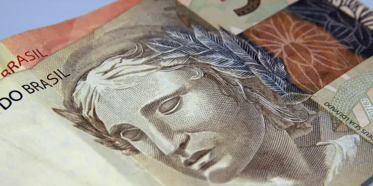 2ª parcela do 13º salário tem data limite para ser pago pela empresa que você trabalha - Imagem: Marcello Casal Jr/Agência Brasil