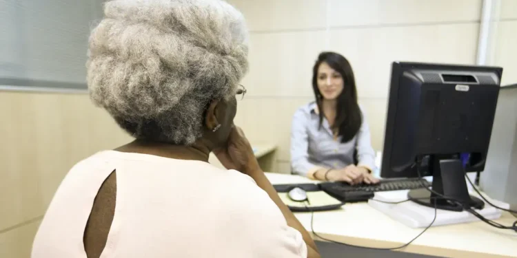 BPC só será pago aos idosos de 65 anos ou mais com atualização do RG - Imagem: Marcelo Camargo/Agência Brasil