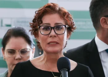 Carla Zambelli perde mandato após Alexandre de Moraes anular decisão da Câmara - Imagem: Lula Marques/ EBC