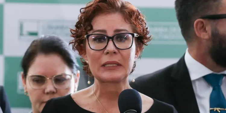 Carla Zambelli perde mandato após Alexandre de Moraes anular decisão da Câmara - Imagem: Lula Marques/ EBC