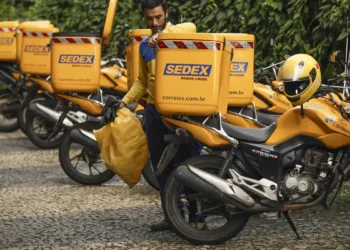 9 estados estão com os Correios em greve por falta de reajuste salarial - Imagem: Joédson Alves/Agência Brasil